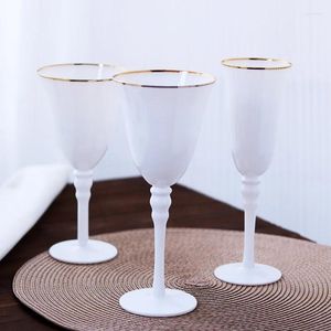 ワイングラスクリエイティブホワイトグラスとゴールデンエッジレッドシャンパンモデルルームセットデコレーションライトラグジュアリー