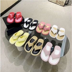 Kvinnors designer tofflor lyxbröd flip-flop sandaler sommar godis färg glid mode komfort platt tofflor strand tofflor