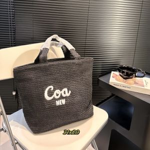 Designer 7a Bolsa de praia Design de moda VERSÃO AVANÇADA MULHERES BACO DE PLAW SACO DE GRANDE CAPACIDADE BANDA CASUAL BANDA BANDO HOLO SUMPLEIRO ombro de férias de praia