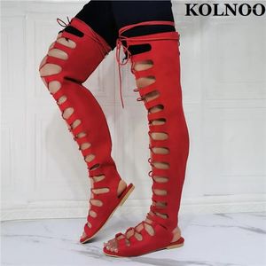 Buty swobodne Kolnoo ręcznie robione płaskie sandały na wysokie uda Krzyż sznurka slingback czerwona sztuczna skóra impreza wieczorna moda