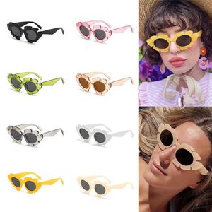 Sunglasses 1Pc 2023 Flower Shape Cat Eye Sunglasses Women Vintage Eyewear Women/Men Luxury Brand Glasses For Women Party Gafas De Sol 240423