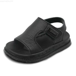 Slipper Sommer Beach Sandalen für Jungen koreanische Stil 2024 Fashion Children Schuhe PU Leder Anti-Rutschen-Kids-Schuhe Schuhe Schuhe Schuhe SL2404