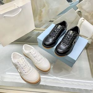 Prad Luxurys Sıradan Ayakkabı Loafer Run Trainer Low Womens Yaz Tasarımcısı Sneaker Yürüyüş İnsan 2024 Yeni Stil Açık Hava Dış Deri Tenis Ayakkabı Erkek Lady Walk Boyutu 35-42