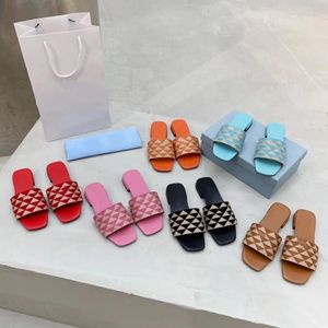 Designer Embroidered Tyg Slides Crystal Multicolor Brodery Mules Womens Low Flip Flops Summer Slippers