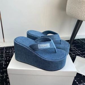 Topp coperni sandaler brev broderi eva platt botten tofflor för kvinnans sommar tofflor som bär strandsandaler lyxdesigner casual daily outfit glider 61