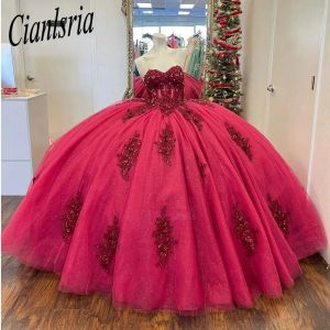 Röd 15 quinceanera klänningar spets blommor älskling kvällsklänningar puffy festklänning kristall pärlkulklänning