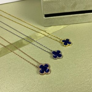 2024 Brand Clover Necklace Fashion Charm Single Flower 15mm Necklace Luxury Diamond Agate 18K Gold Designer Halsband för kvinnor