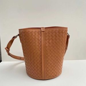 Bolsa feminina 2024 Bucket de água na moda e minimalista