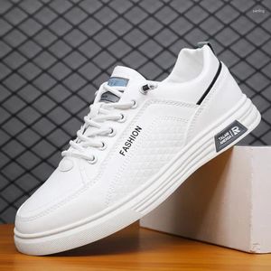 Casual Shoes Men 2024 Designer Modna Sneaker męski oddychający, solidny koronkowy w górę Walking Travel Man Zapatillas de Hombre