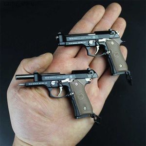 Brinquedos de armas 1 3 Modelo de metal de alta qualidade Beretta 92f Keychain Toy Gun Gun liga miniatura Pistol Pistol Toy Gift Pingingl2404