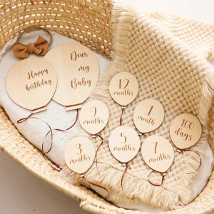 Shirts Baby Balloon Milestone Number Monthly Memorial Month Card Newborn Baby Wooden Engraved Age Photography Accessories Birthing Gift