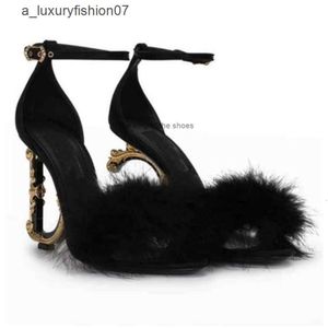 Top luksusowe sandały keira buty kobiety Barocco-Hel Black Feather Kidh-Strap cielę cielęcy Barooke