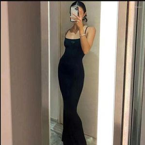 Vestidos casuais básicos Designer 2023 Verão Spaghetti Strap Vestido Longo Mulheres Mulheres Sem Manguarda Bodynny Bodycon Modelo de Estrela de Estrela Vestidos Sexy