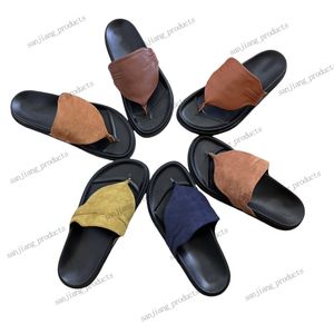 2024 Fashion Designer Ladies Flip Flops Simple Youth Herringone Chevron Thong Sliper Moccasin Scarpe estate Hotel Sumpe Fickle Beaches Slides Shear Suede Sceffs 35-42