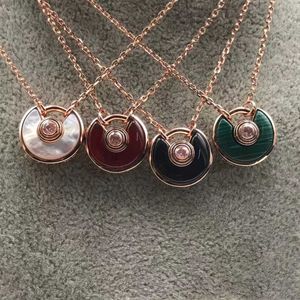 Designer Trend Pure Silver Amulet Halsband Vit Beige Red Agate Peacock Stone Safety Talisman Womens CollarBone Circular Pendant