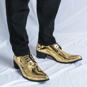 Nightclub Man Original Famated Shoes Uomini Fase Wedding Party Golden in pelle Golden Laoafers Scarpe per uomini con spedizione gratuita