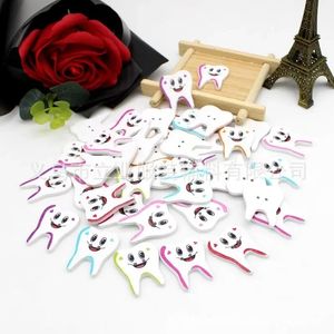 2024 50pcs denti dentali forma regalo a forma di dente decorazione badge molare distinto cucitura accessori per scrapbooking adornment per accessori dentisti