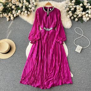 Casual Dresses Autumn Luxury Elegant Celebrity Satin Pleated Shiny Dress Fan Beading Women's Midje Draperad 2024 Vinter