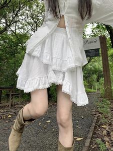 Röcke Spitze Patchwork unregelmäßiger weißer Minirock hoher Taillenkuchen für Frauen 2024 Sommer
