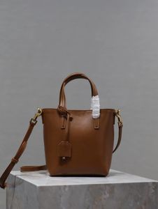 2024 Den nya modedesignen Kvinnor Mini Tote Shoppingväska använder den ursprungliga Plain Cowhide noggrant utformade avtagbara axelband Crossbody Bag