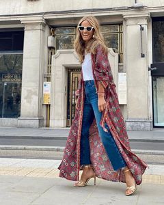 Boho Style Kimono com cinto verão Bohemian Floral Long Cardigan feminino de férias de praia impressa Top Vintage Camisa 240419