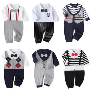 Endelar nyfödda baby romper 2023 faller långa ärmar bowtie stil bebe pojke flickor kläder lilla mild man pingvin spädbarn brud jumpsuits