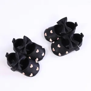 Första vandrare Baby Girl Bow Step Shoes Love Brodery Toddler Family Gathering Outdoor Dinner Spring and Autumn