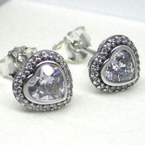 Autentisk 925 Sterling Silver Shiny Heart Earrings Classic Style Studörhängen Smycken 290568CZ Fashion Gift Earrings