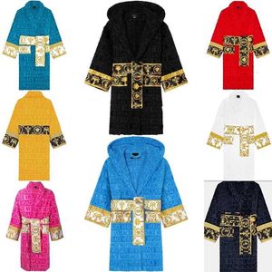 Velvet Bathrobe Robe Designers Barroco Fashion Pijamas Mulheres Mulheres Carta Jacquard Impressão Barocco Impressão Mangas Shawl Gola de bolso de bolso AA10