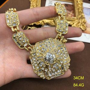 Pendants Western Ancient Style Inlaid Gemstone Diamond Necklace Heavy Design High-grade Light Luxury Geometric Modeling Neckchain Short
