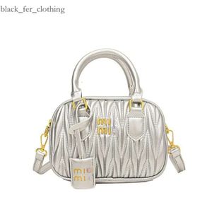 Miumiubag Luxury Cross Body Totes Handtasche Mode Miui Lolita Bag Cowhide Leder Frauen Herren Briefzüge Clutch Arcadie Designer -Taschen Bowling Kosmetische 444