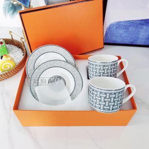 Cups Saucers European Retro Light Luxury Afternoon Tea H Home Red Cup Coffee Dessert Dish Couple BFF Bone China Gift Set