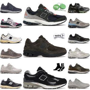 Casual shoes designer Athletic mens womens 2002r Sports shoes Defense Green Natural Indigo Triumph Protection Pack Black Grey sneakers 2002 running shoes Dhgate