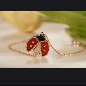 Designer de primeira classe New Vancleff Clover Ladybug Colar Bracelet Ring Ring Versão High para feminino Jóias de cadeia de osso de bloqueio de ouro rosa