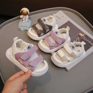 Sandálias infantis de chinelas Baby Beige Aberto do dedo do pé leve Meninas de fundo macio meninos sapatos de bebê Anti-deslizamento roxo Sandalsl2404