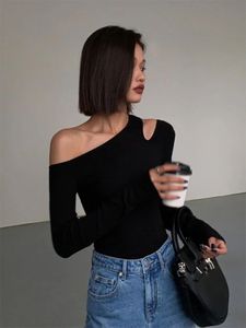 Fashion Skew Collar Off-shoulder Long-sleeved T-shirts Women Spring Solid Slim Fit Crop Top Sexy Hollow Out Tees Shirts 240424