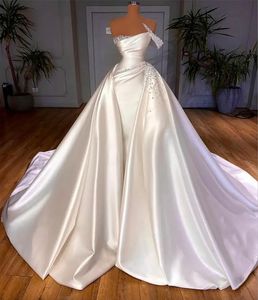 Satynowa sukienka ślubna kościelna 2024 Elegancka vintage jedno ramię Perły Koraliki ślubne Suknie panny młodej Białe Arabskie Dubai vestido de noiva