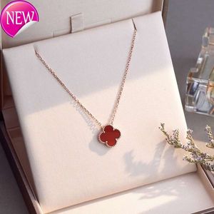 Collana di furgoni a trifoglio S925 Silver Collana in erba a quattro foglie per donne con indossabile a doppia squadra incolore 2024 Nuova catena di colletti come regalo per la ragazza