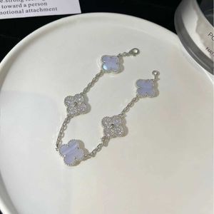 Par ihop med väsentliga trendiga smycken Tillbehör Pure Silver Purple Clover Flower Armband Plated Platinum High med original Vanlay