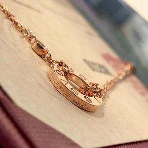 Designer Brand Carter Cake Roman Double Ring Necklace Gold Plated 18K Interlocking Pendant with Collar Chain for Women E1QG