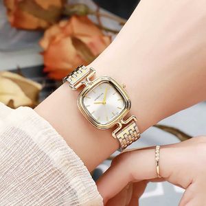 Zegarek moda 2023 Women Simple Mały kwadratowy kwarc zegarek luksusowy damski stal nierdzewna ze złotym paskiem biznesowym zegar na rękę 240423