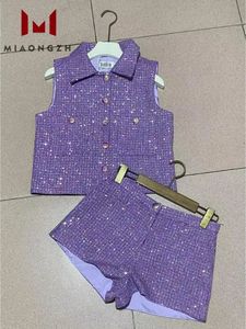 Spring Summer Womens Purple Sequins jasny jedwabny dwuczęściowy zestaw metalowych metalowych guziki kamizelki swobodne krótkie spodenki Tweed Suit 240419