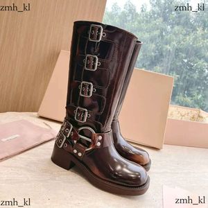 Buty buty uprzężę Paspled Cowhide skórzana motocyklista Chunky Obcina Zip Knight Square Stopa Botowki Kobiety luksusowy projektant Factory 729