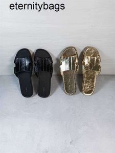The Row Cruel ~ The * Row Shoes 2023 Summer Open Toe Black Gold Eel Skin Skin Slippers Flat Bottom para feminino