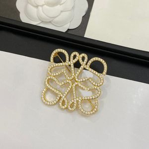 Fashion Letter Pins Brooch Luxury Designer Jewelry For Women Gold Broochs Mens Classic Brand Breastpin Scarf Suit Party Dress Ornament top