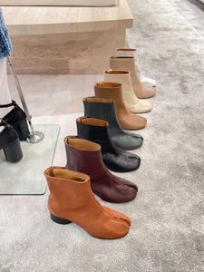 أحذية Tabi Boots Designer Sheel الكعب السميك أزياء أزياء الكاحل أحذية محايدة مقسم أخمص القدم