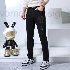 Mens Jeans Designer Autumn and Winter Jeans Män trendiga märke Broken Hole Hot Diamond Slim Fit Small Feet Pants Black Pants Thick I654