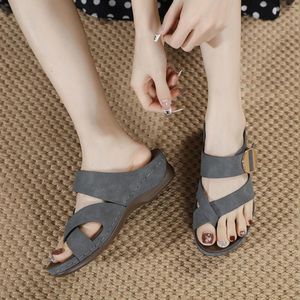 Slipare Fashion Metal Golden Buckle Wedges Flip Flops Non-Slip Bekväma strandskor för shopping Dating