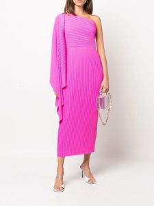 Miyake Pleated Vestido Women Dress London Designer Solid Color Asymmetry One Shoulder Flying Sleeve Evening Dress Prom Robe 240424