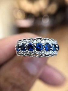 Bandringar Hot Sale Blue Stone Ring Crystal Round Zircon Finger Cute Wedding Jewelry Love Engagement for Women Ladies H240425